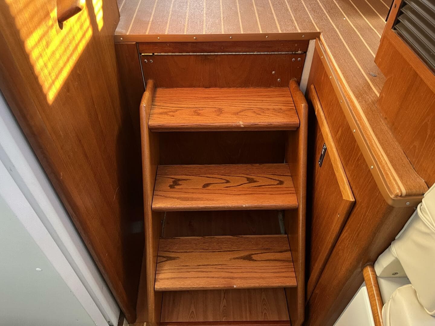 1995 Carver 440 Aft Cabin — photo 33