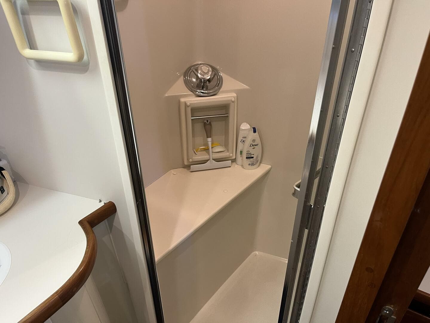 1995 Carver 440 Aft Cabin — photo 39