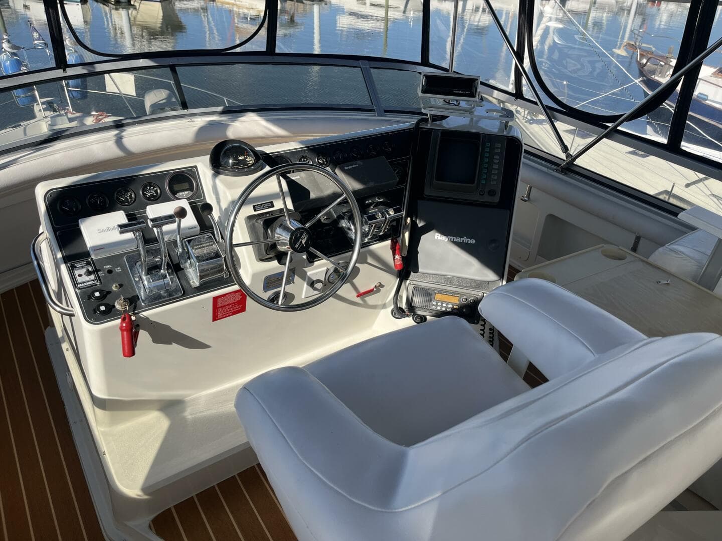 1995 Carver 440 Aft Cabin — photo 45