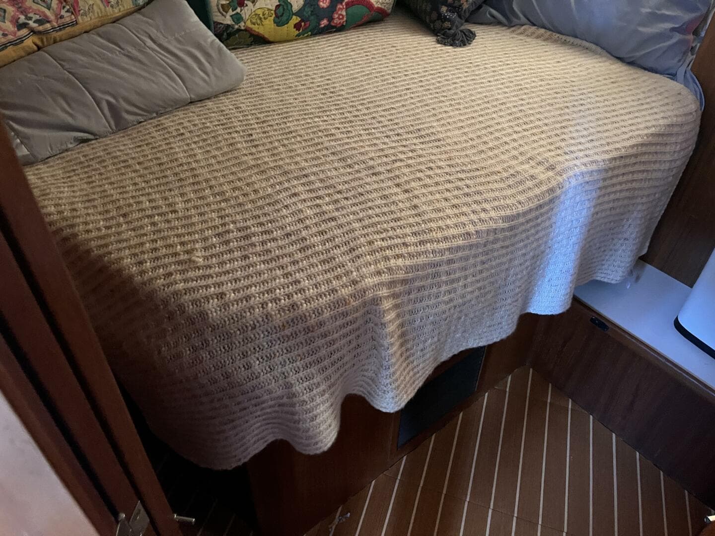 1995 Carver 440 Aft Cabin — photo 31