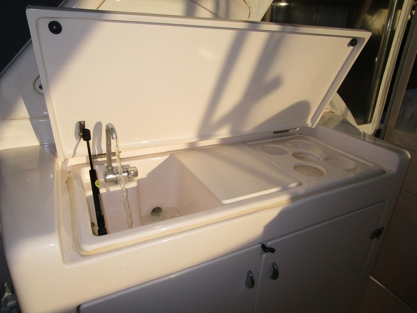 2003 Tiara Yachts 5200 Express — photo 37