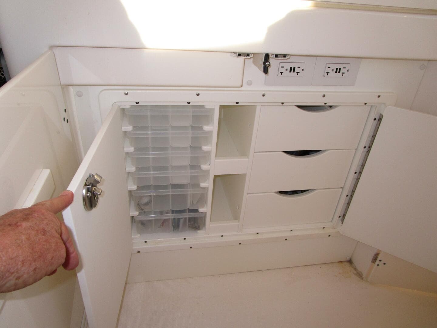 2003 Tiara Yachts 5200 Express — photo 36