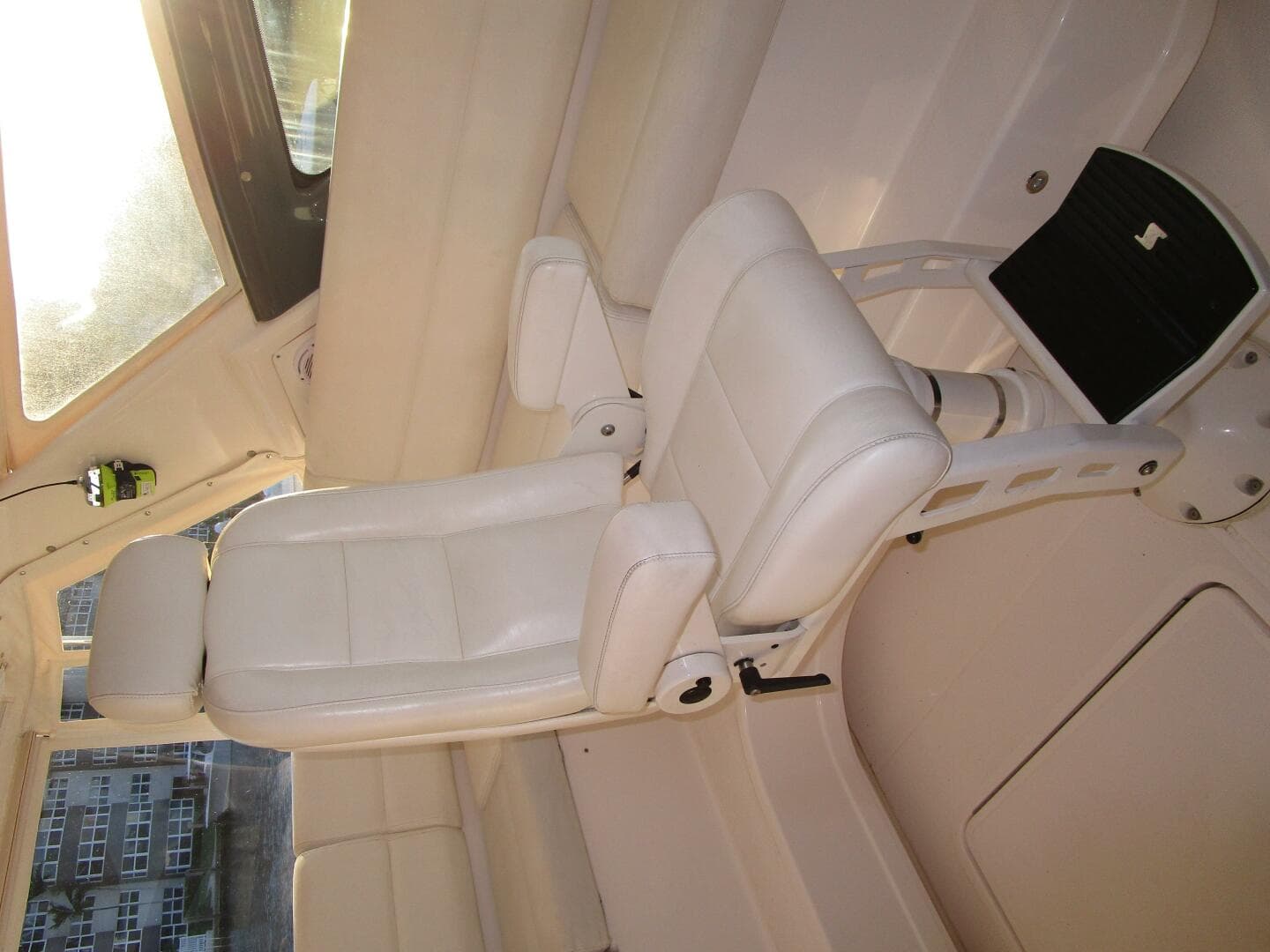 2003 Tiara Yachts 5200 Express — photo 34