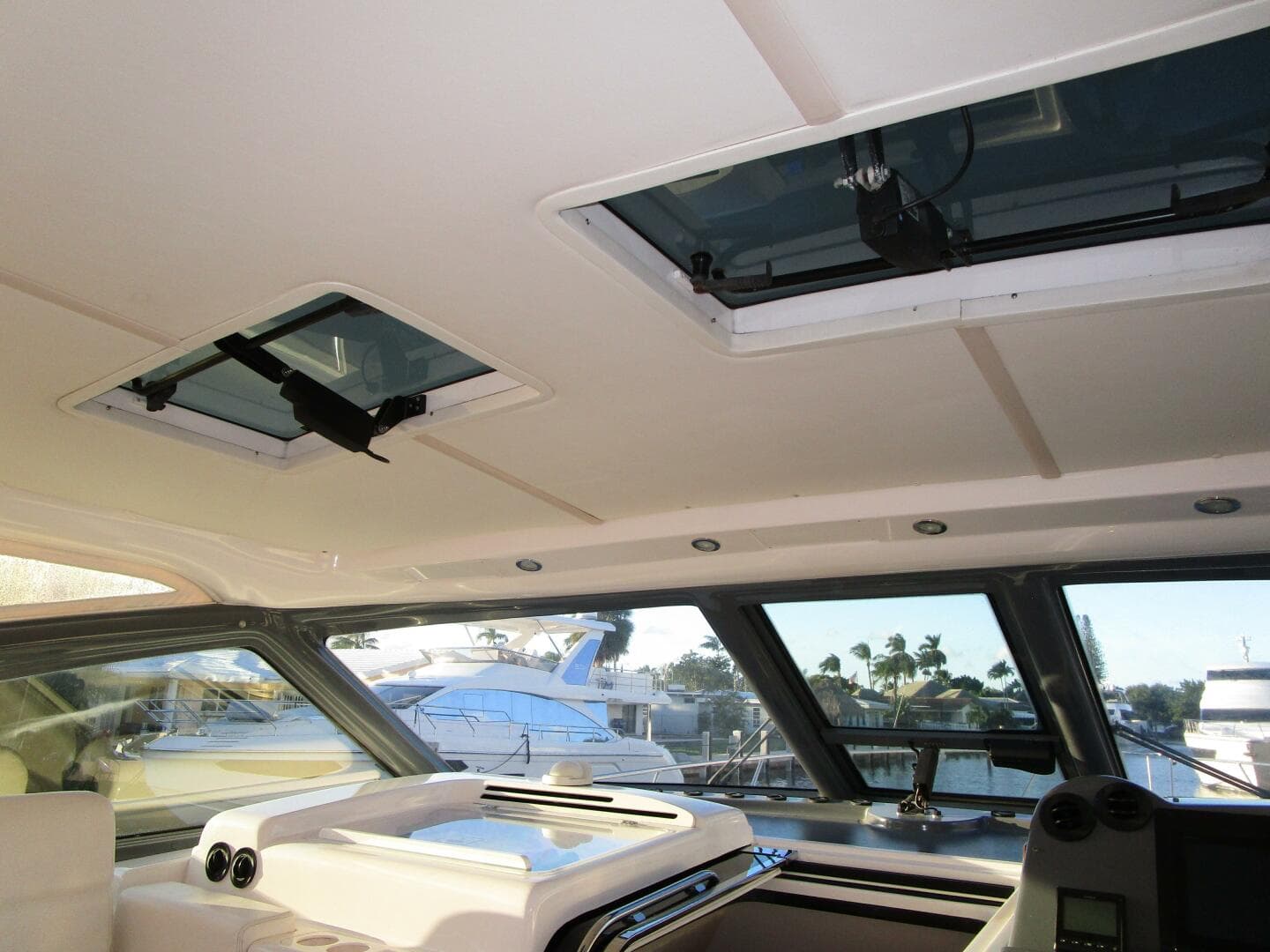 2003 Tiara Yachts 5200 Express — photo 38