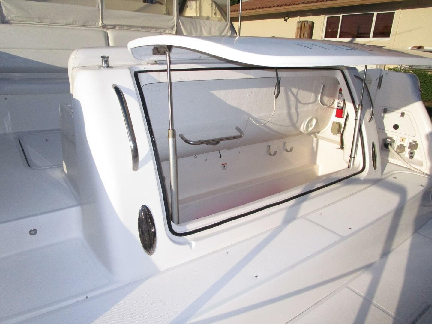 2003 Tiara Yachts 5200 Express — photo 45