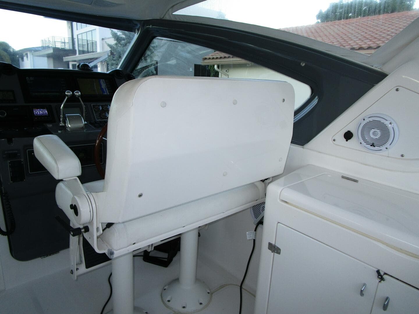 2003 Tiara Yachts 5200 Express — photo 32