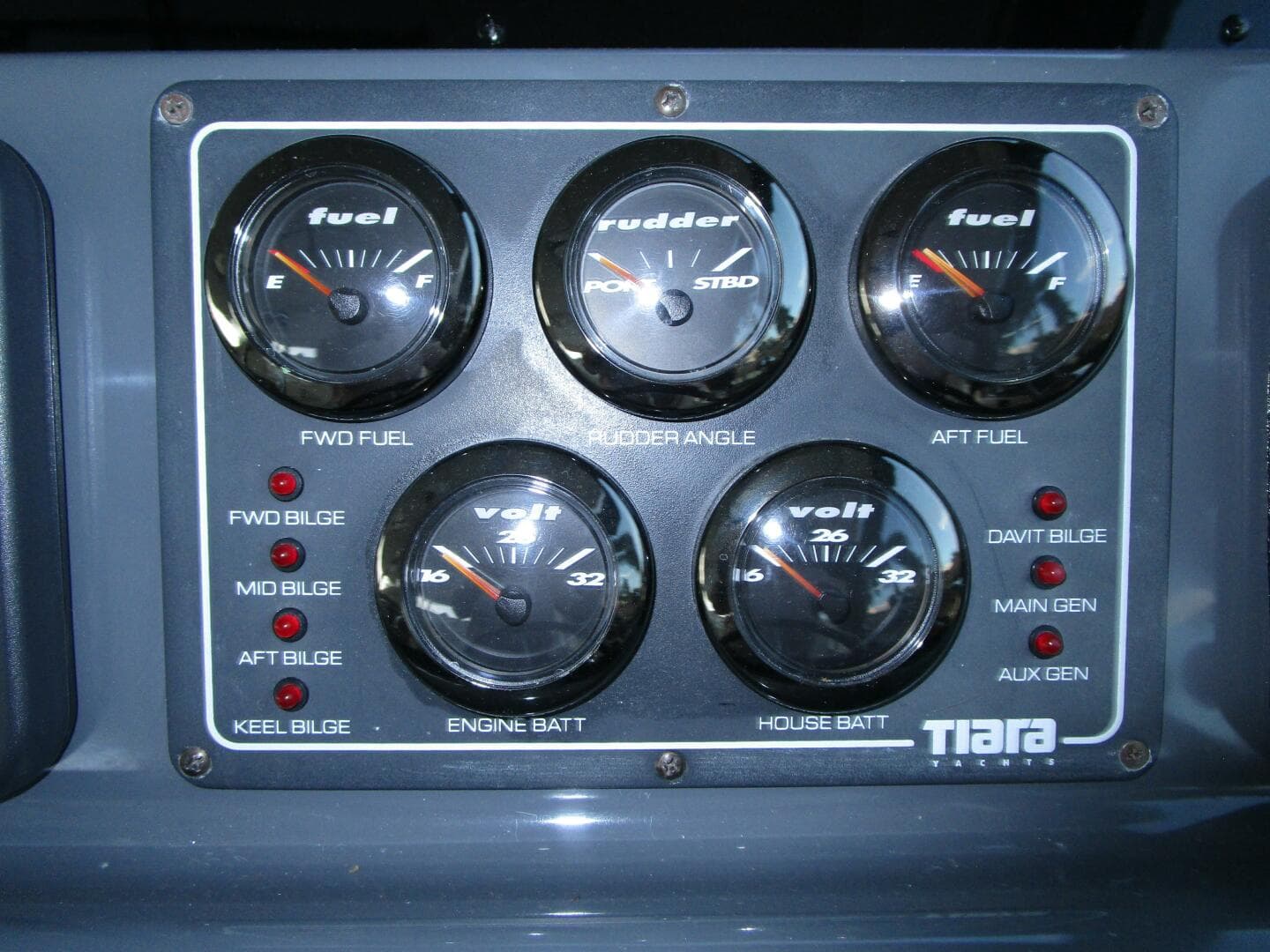 2003 Tiara Yachts 5200 Express — photo 31