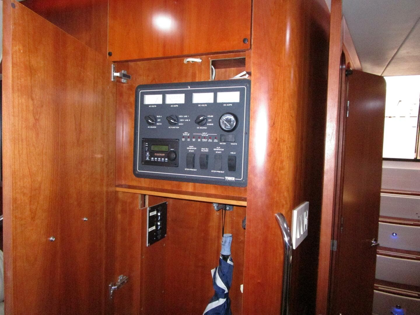 2003 Tiara Yachts 5200 Express — photo 6