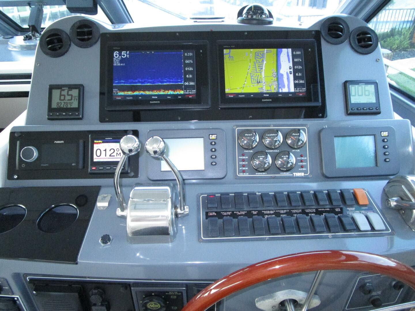 2003 Tiara Yachts 5200 Express — photo 30