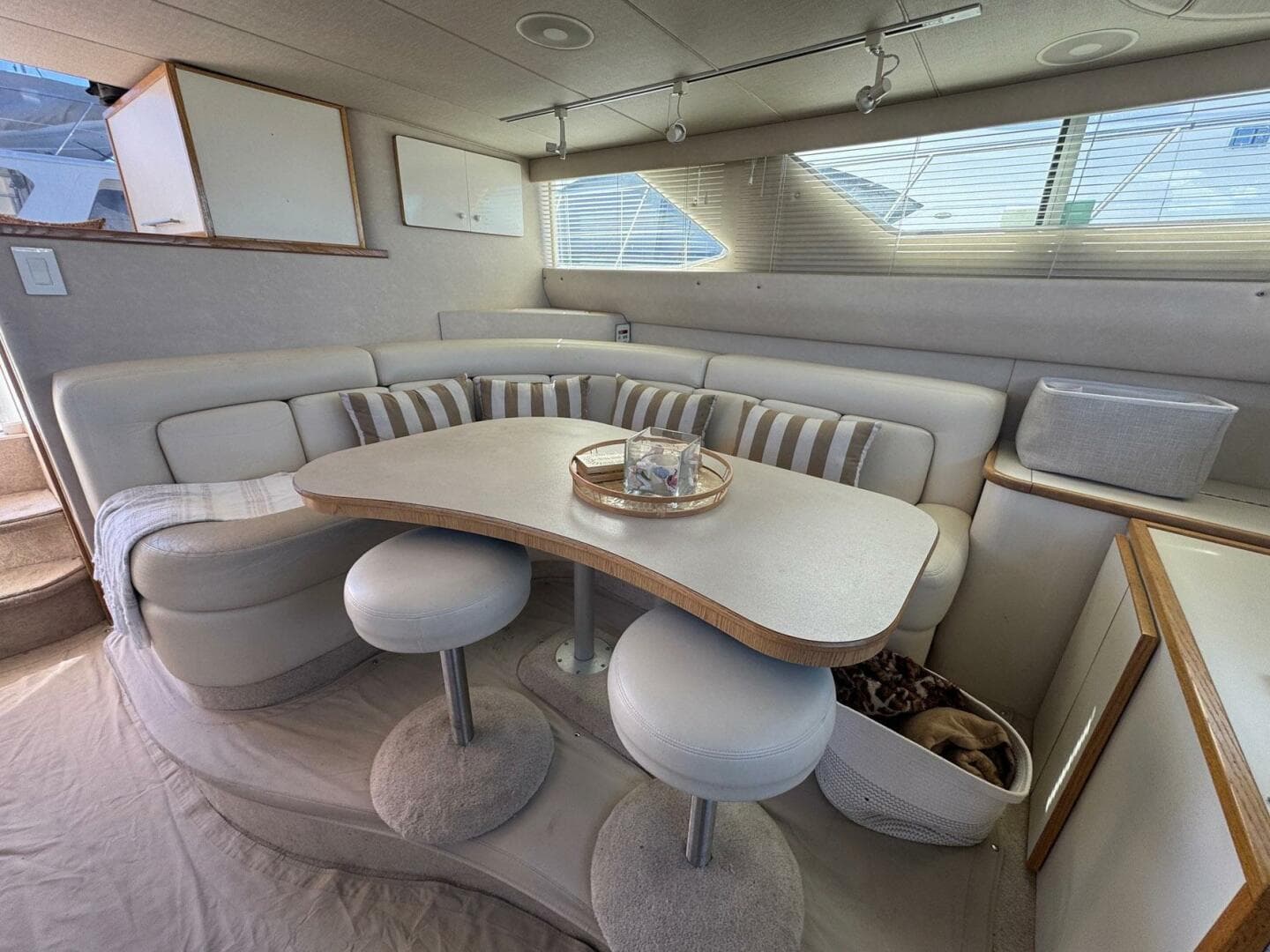 1994 Sea Ray 440 Express Bridge — photo 9