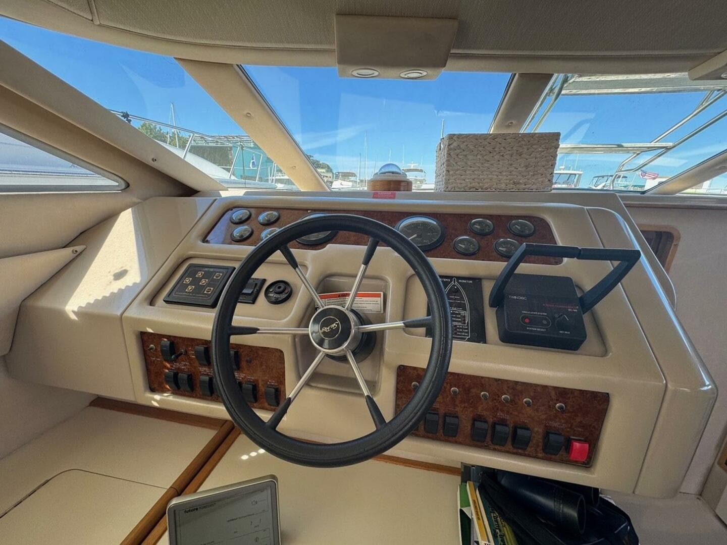 1994 Sea Ray 440 Express Bridge — photo 10