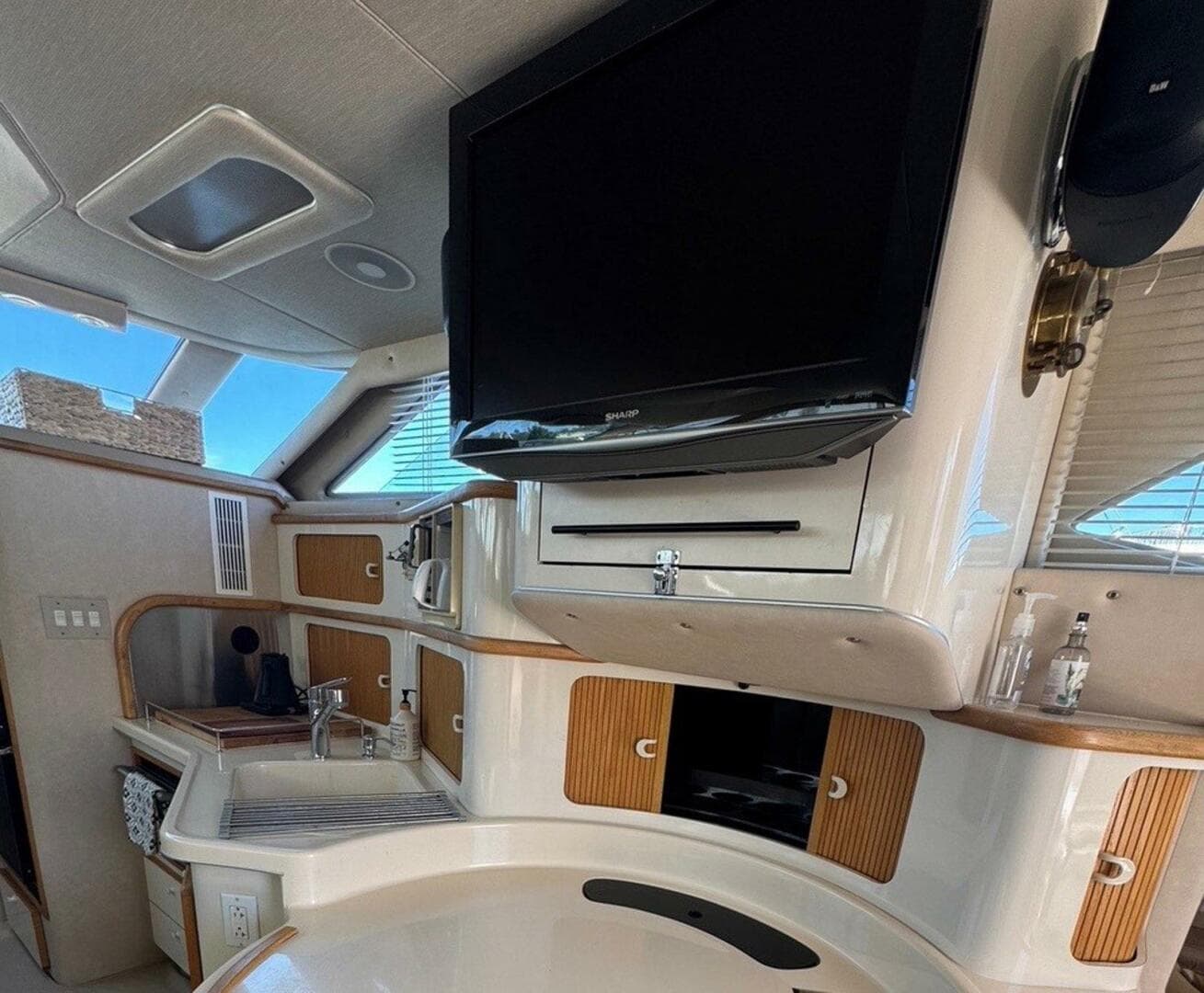 1994 Sea Ray 440 Express Bridge — photo 5