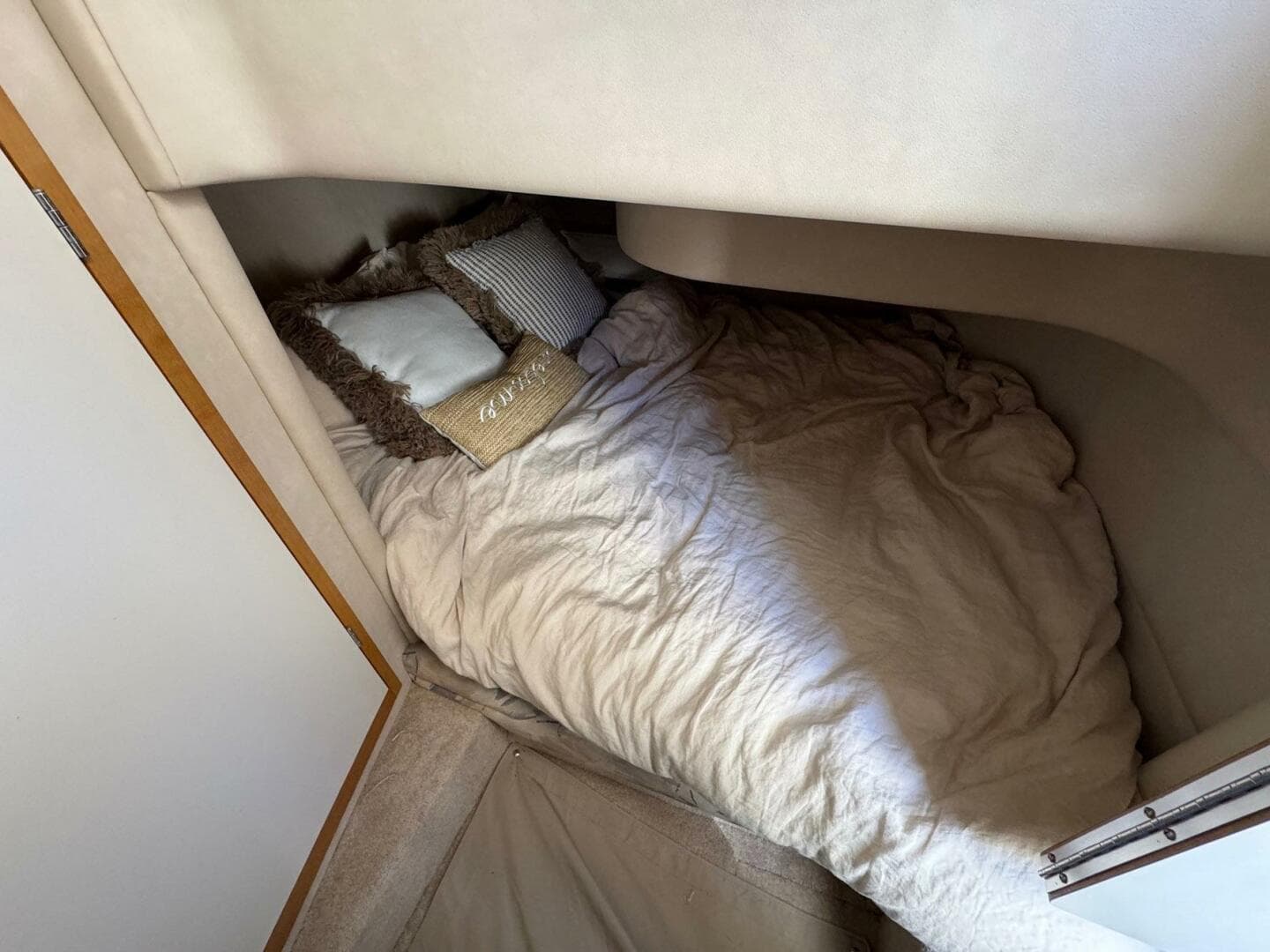 1994 Sea Ray 440 Express Bridge — photo 14