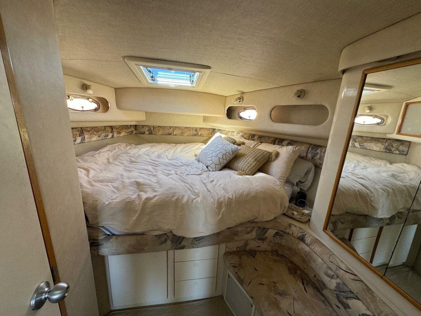 1994 Sea Ray 440 Express Bridge — photo 11