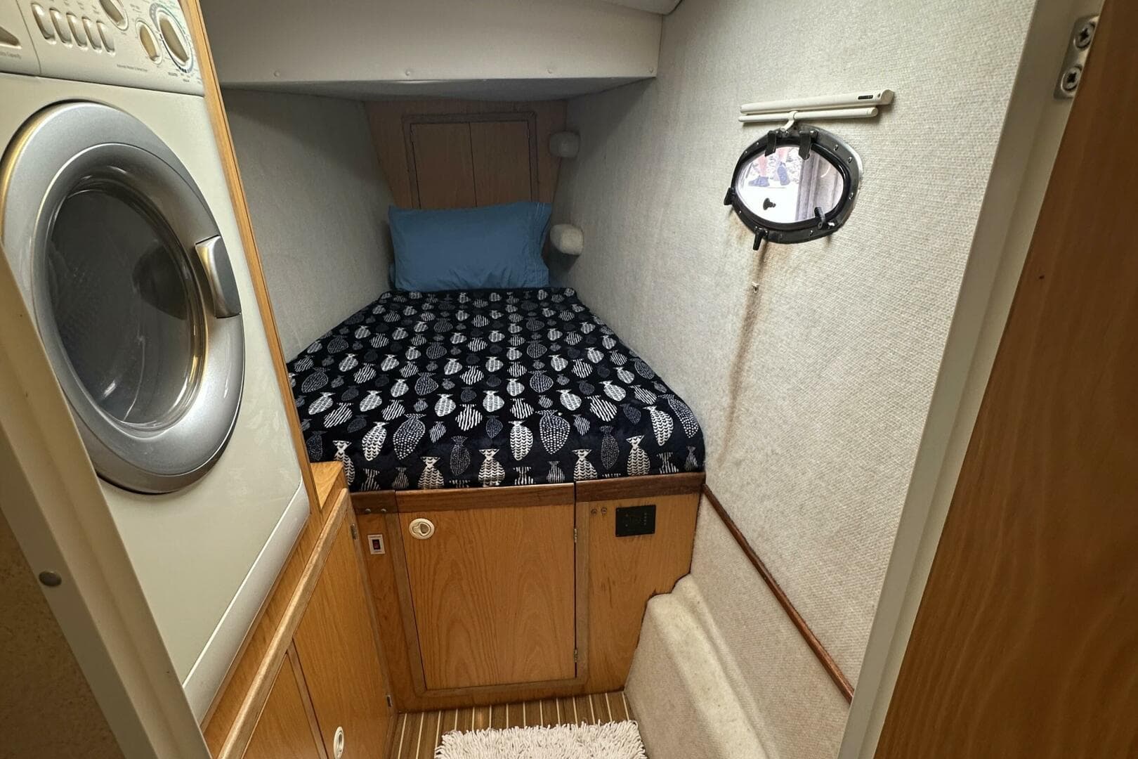 2007 Manta 44 Power Cat — photo 17