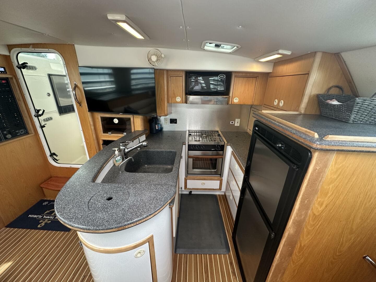 2007 Manta 44 Power Cat — photo 9