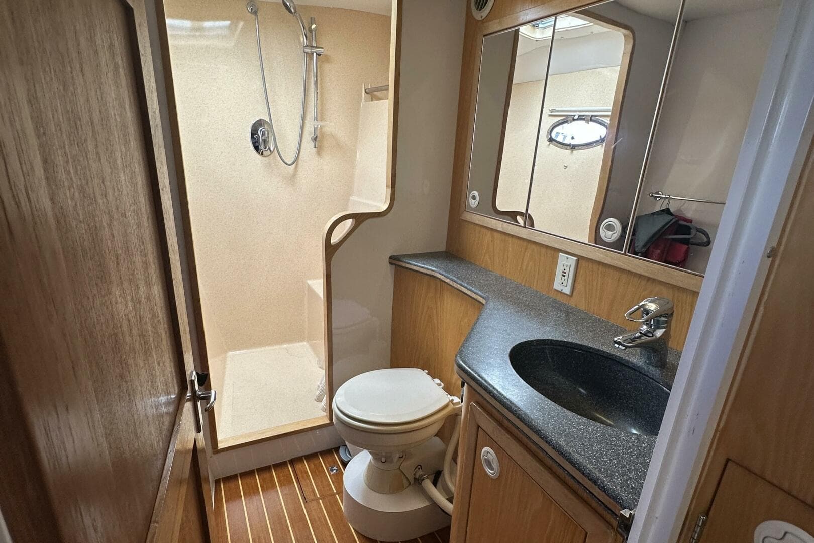 2007 Manta 44 Power Cat — photo 15