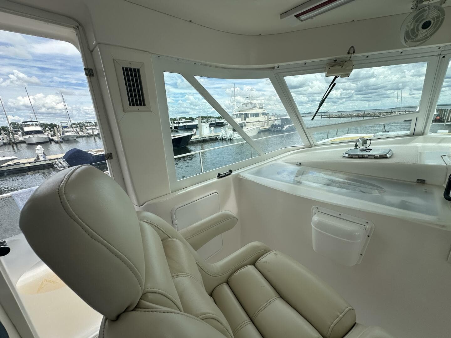 2007 Manta 44 Power Cat — photo 23