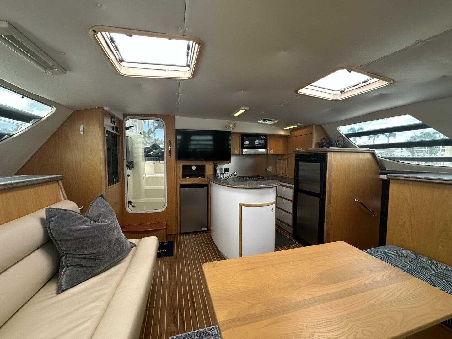 2007 Manta 44 Power Cat — photo 8