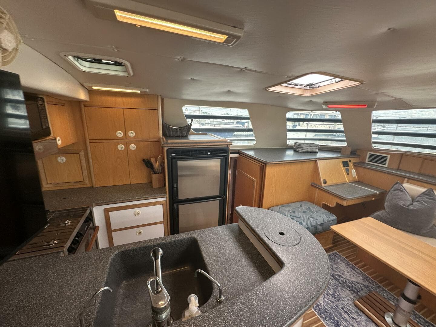 2007 Manta 44 Power Cat — photo 12