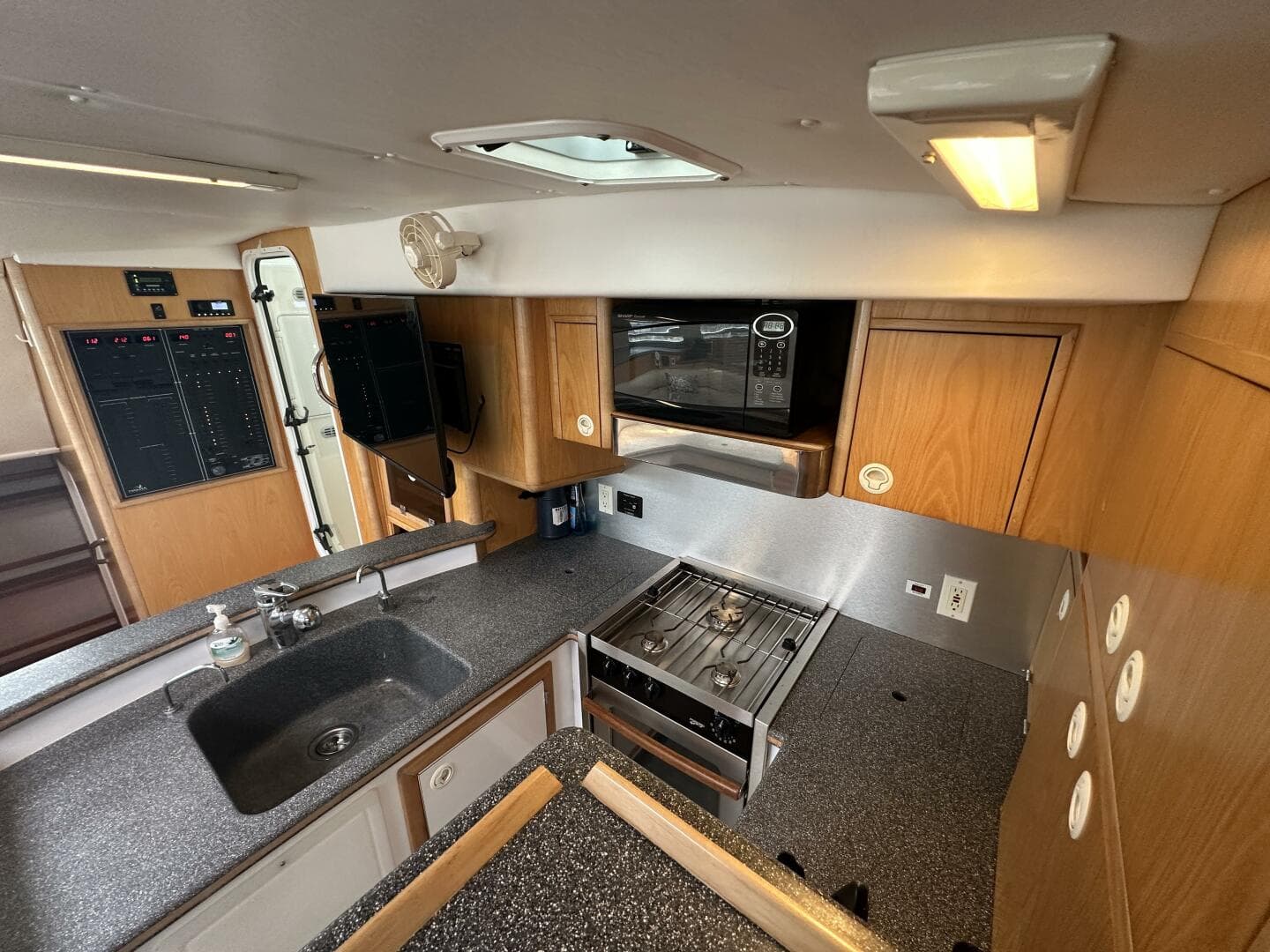 2007 Manta 44 Power Cat — photo 10