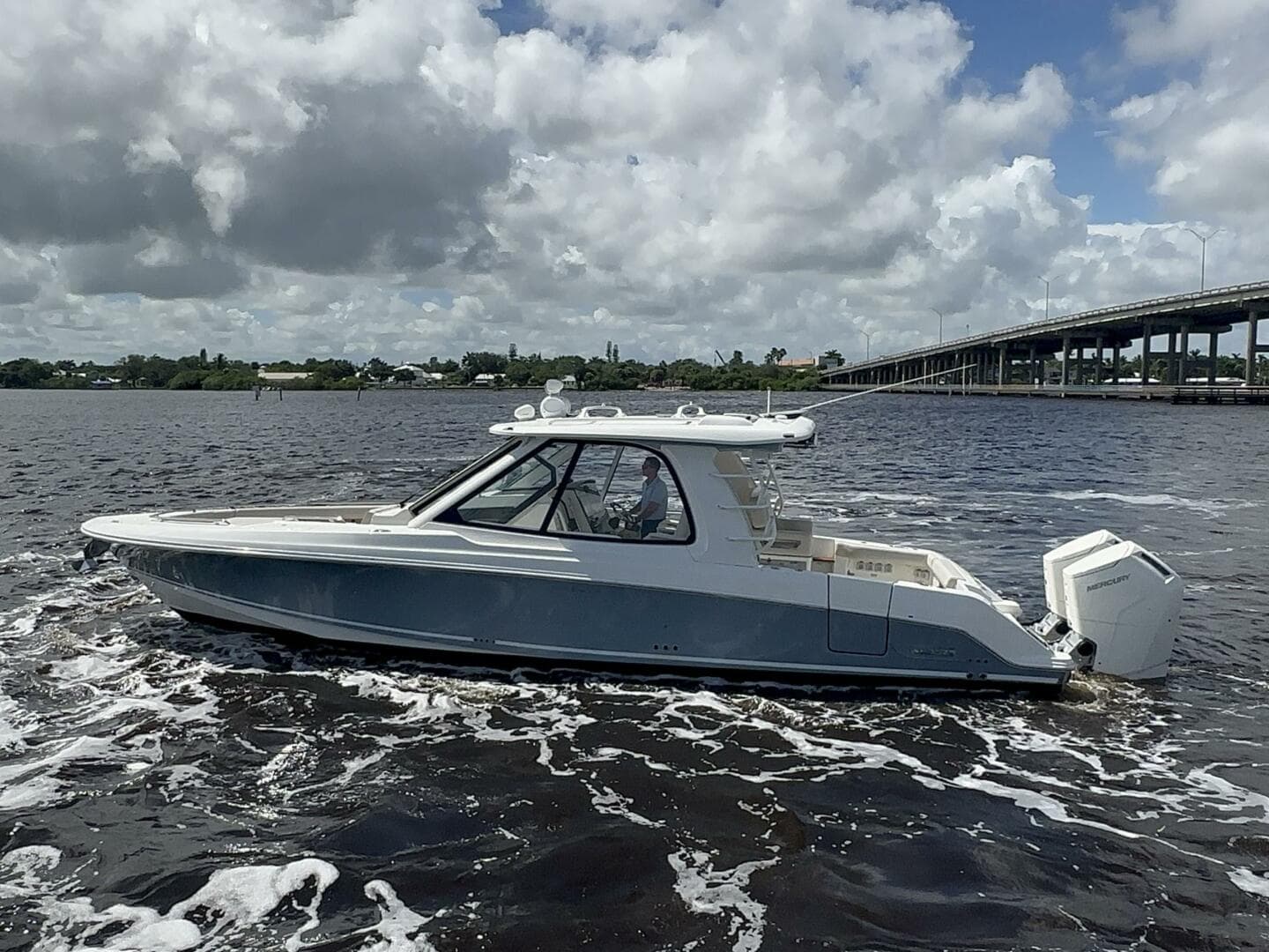 2023 Boston Whaler 380 Realm — photo 2