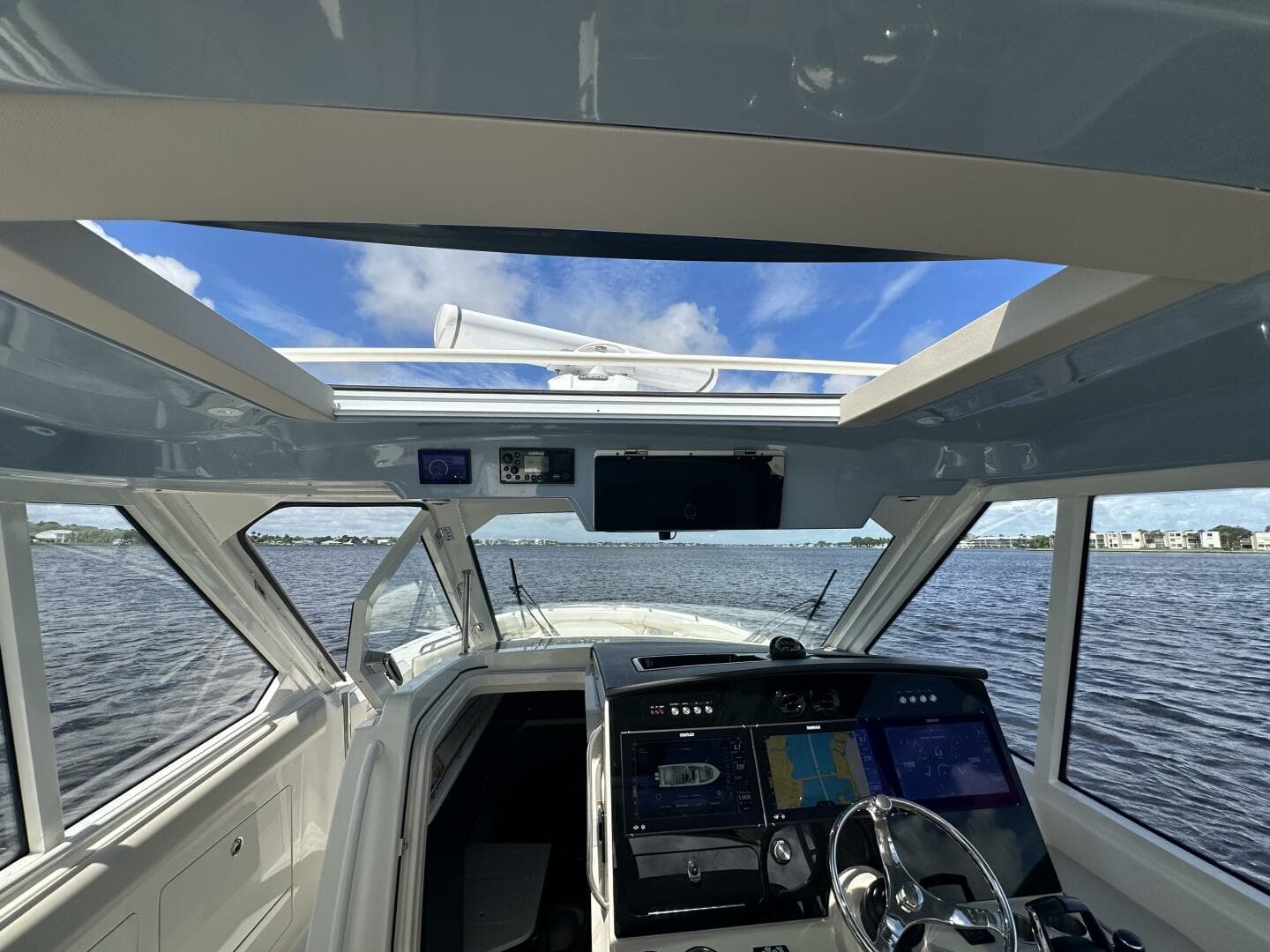 2023 Boston Whaler 380 Realm — photo 15