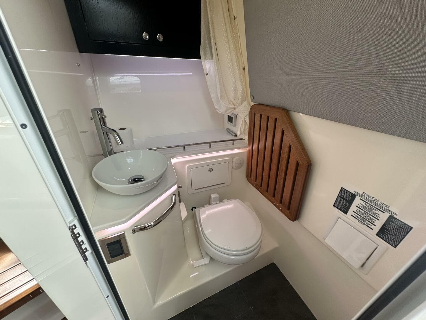 2023 Boston Whaler 380 Realm — photo 22