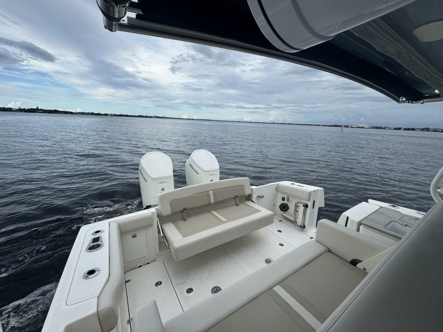 2023 Boston Whaler 380 Realm — photo 5