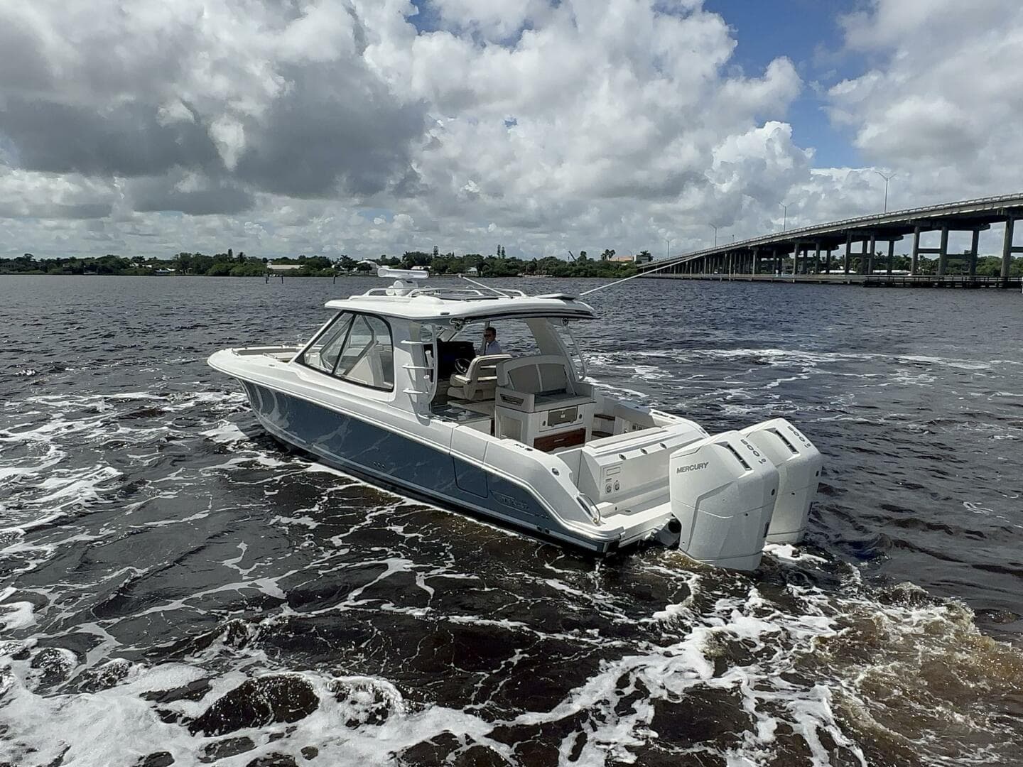 2023 Boston Whaler 380 Realm — photo 3