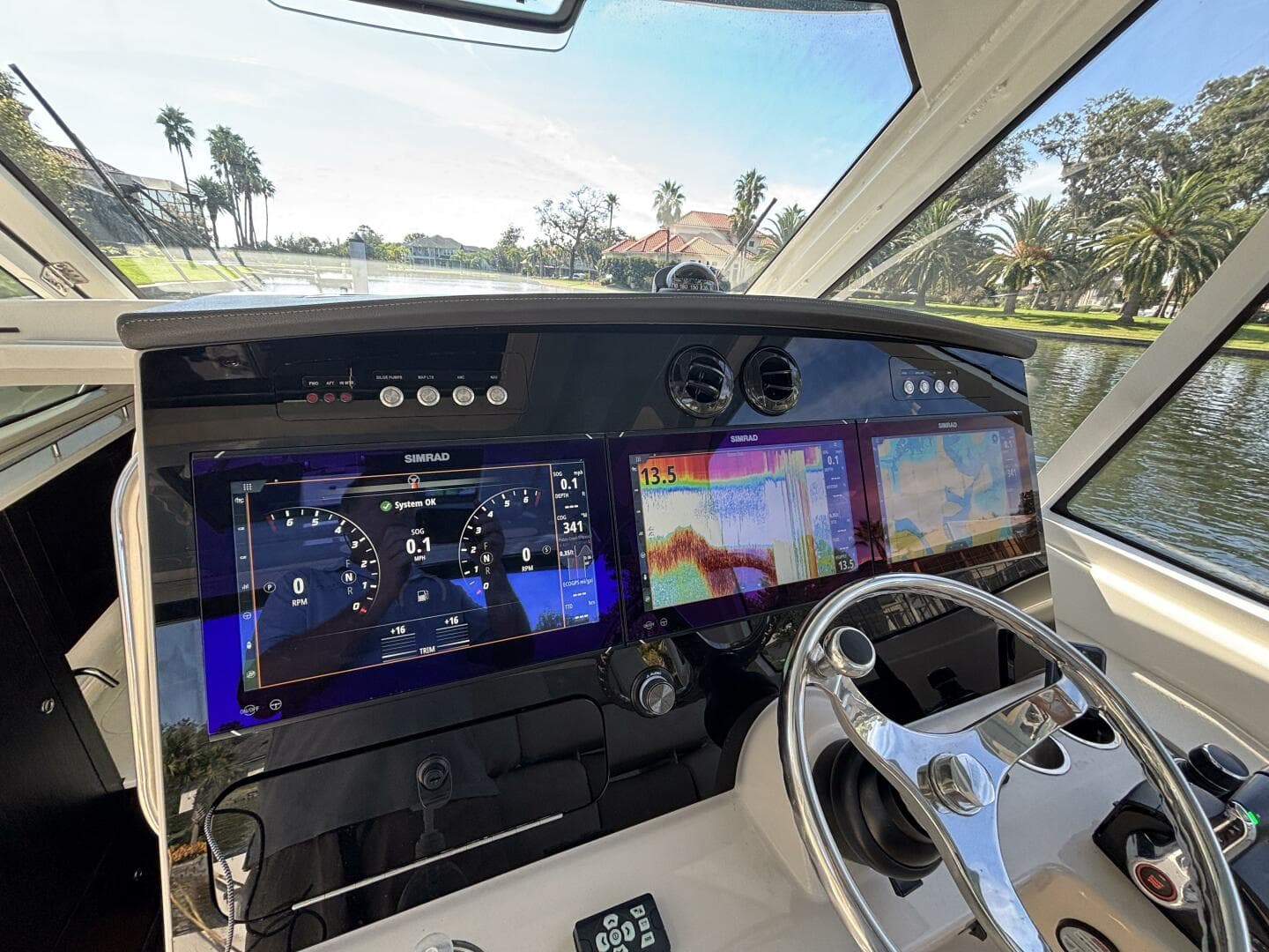 2023 Boston Whaler 380 Realm — photo 16