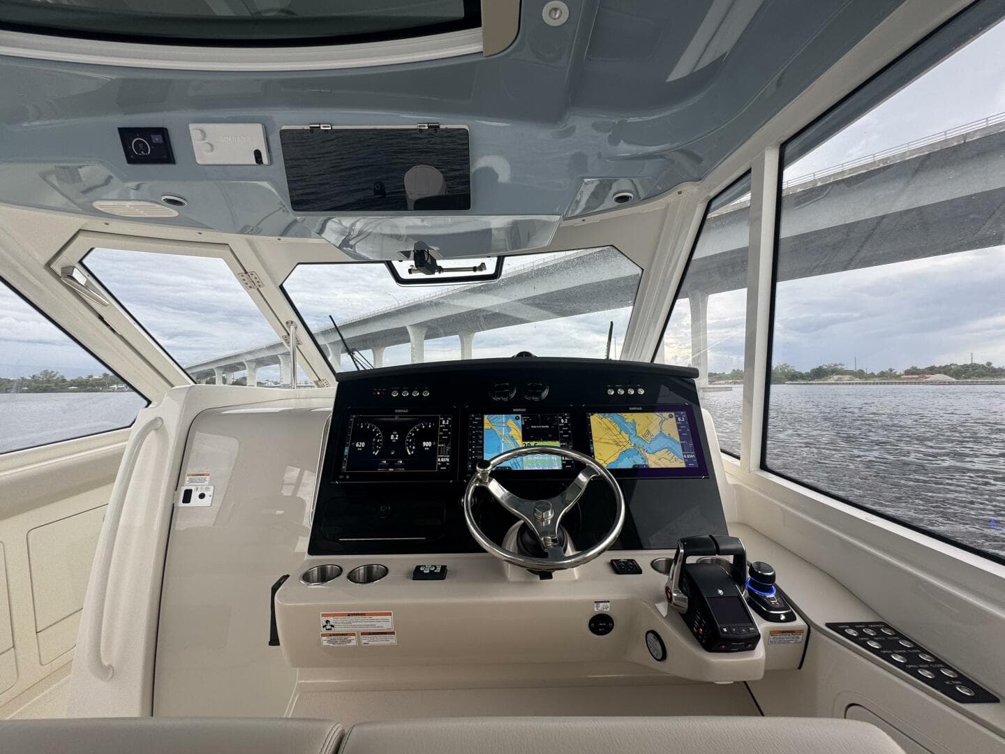 2023 Boston Whaler 380 Realm — photo 17