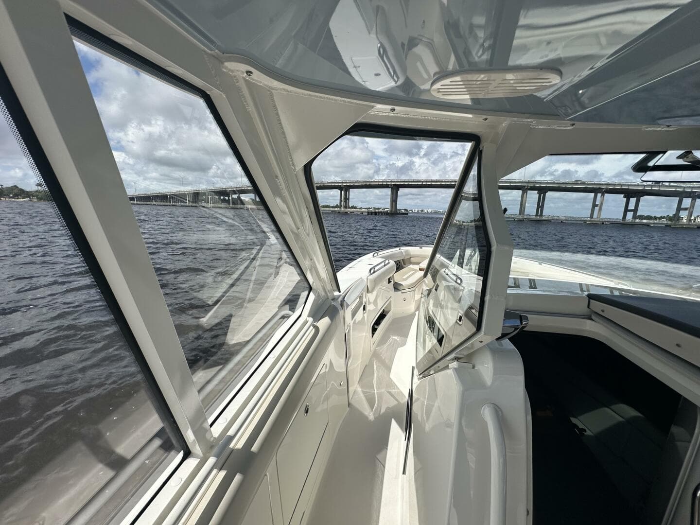 2023 Boston Whaler 380 Realm — photo 18