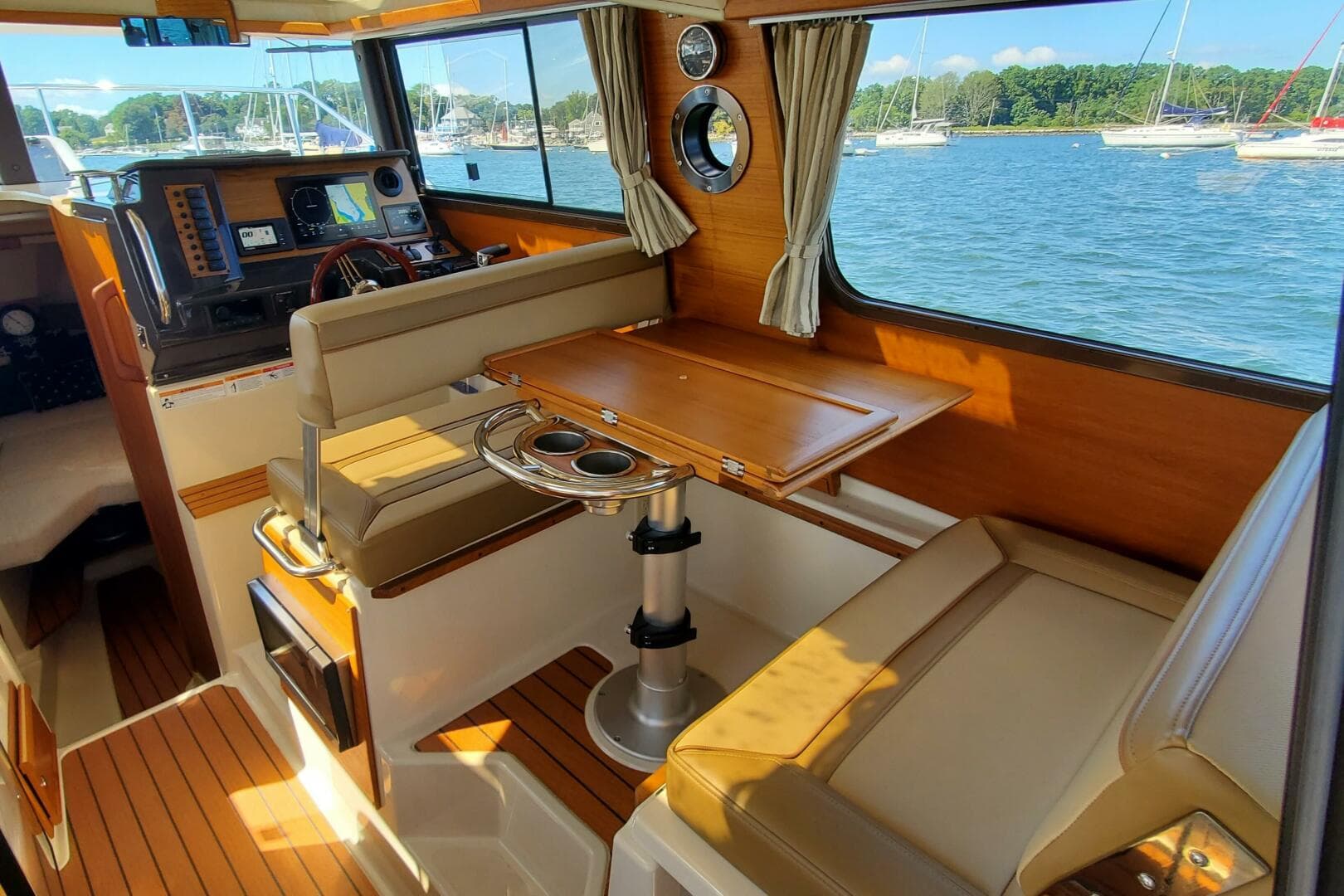 2024 Ranger Tugs R-27 LE — photo 17