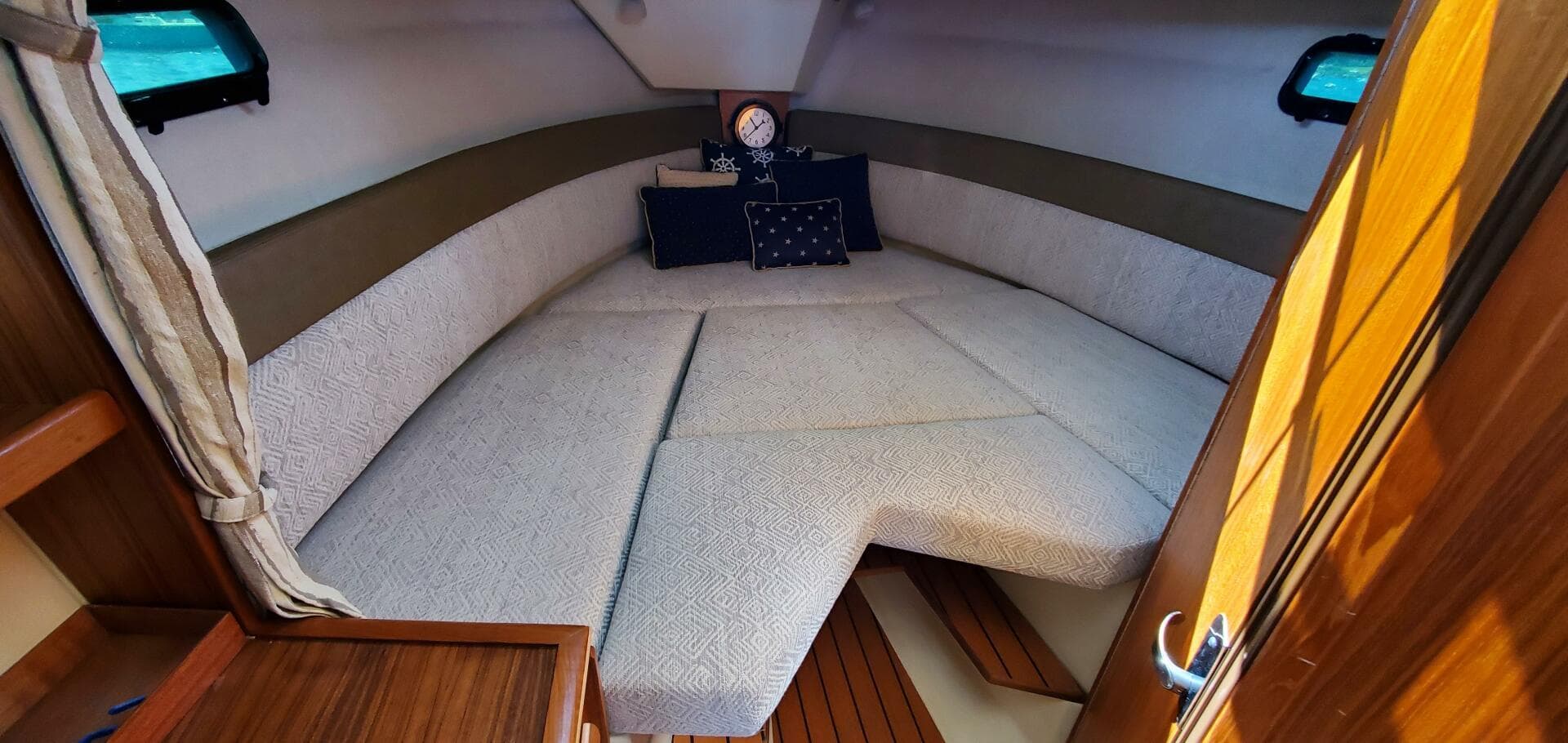 2024 Ranger Tugs R-27 LE — photo 23