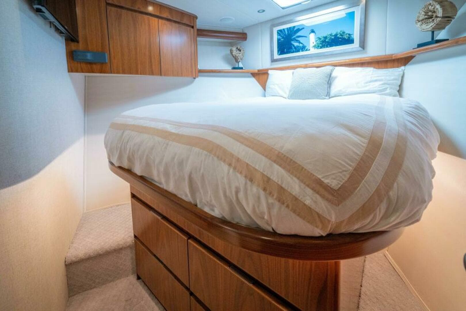 2017 Viking 62 Convertible — photo 22