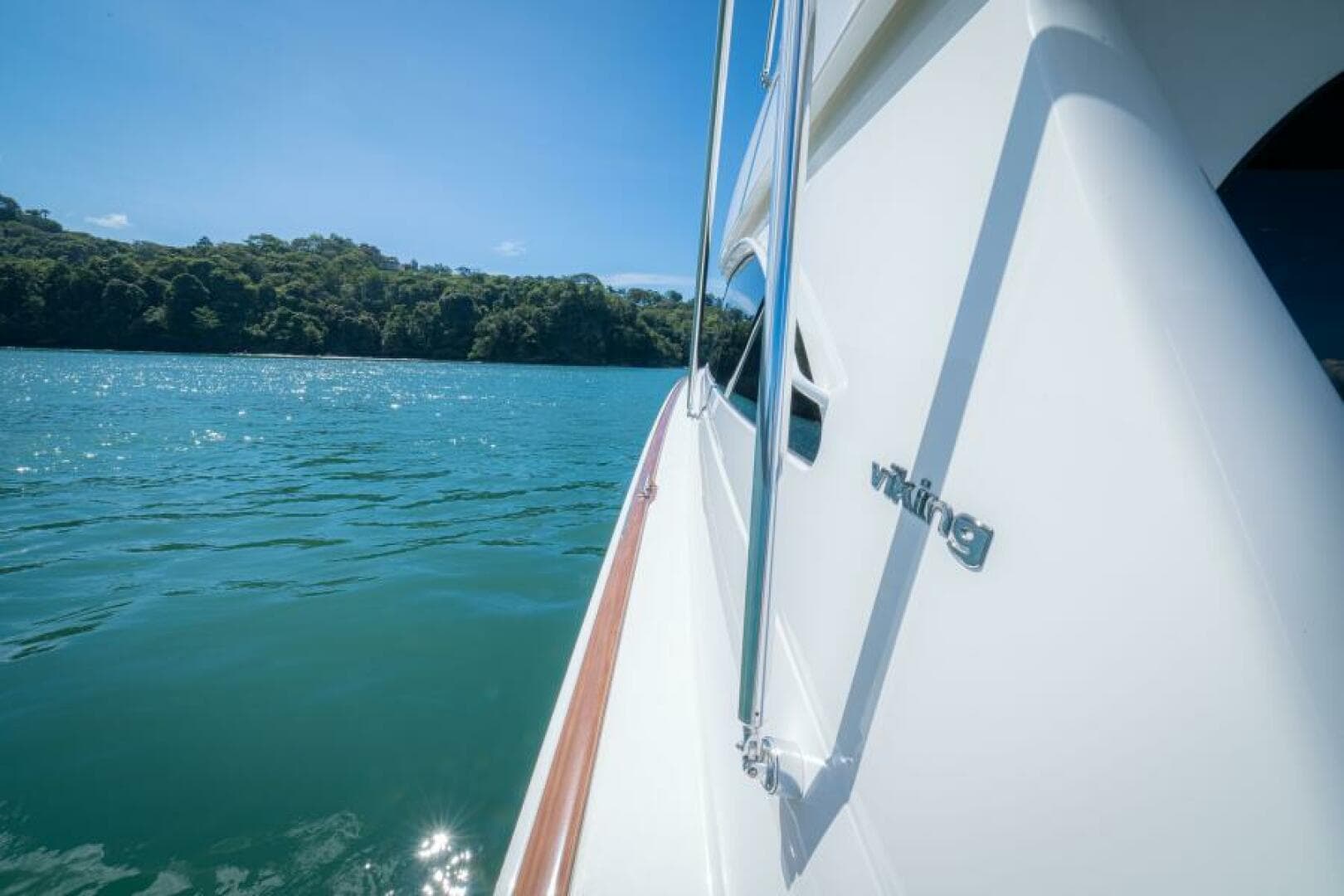 2017 Viking 62 Convertible — photo 40