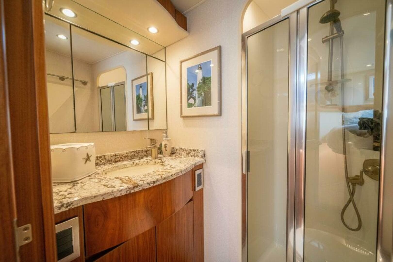 2017 Viking 62 Convertible — photo 24