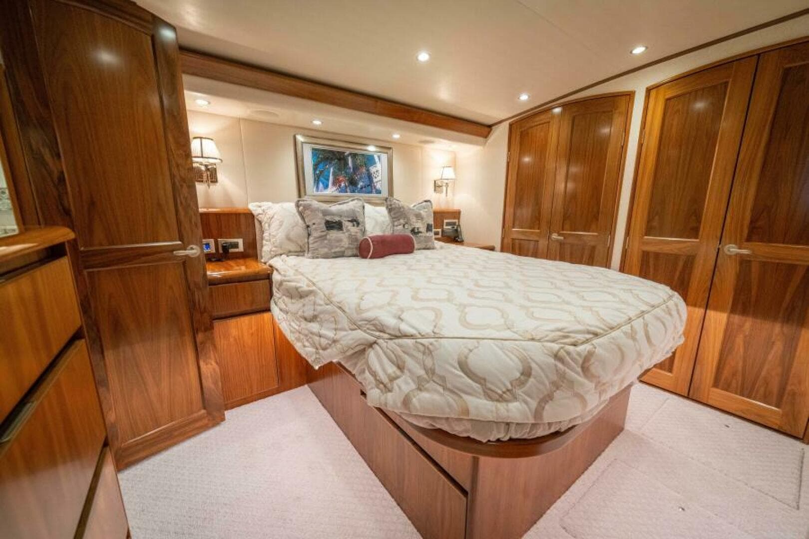 2017 Viking 62 Convertible — photo 5