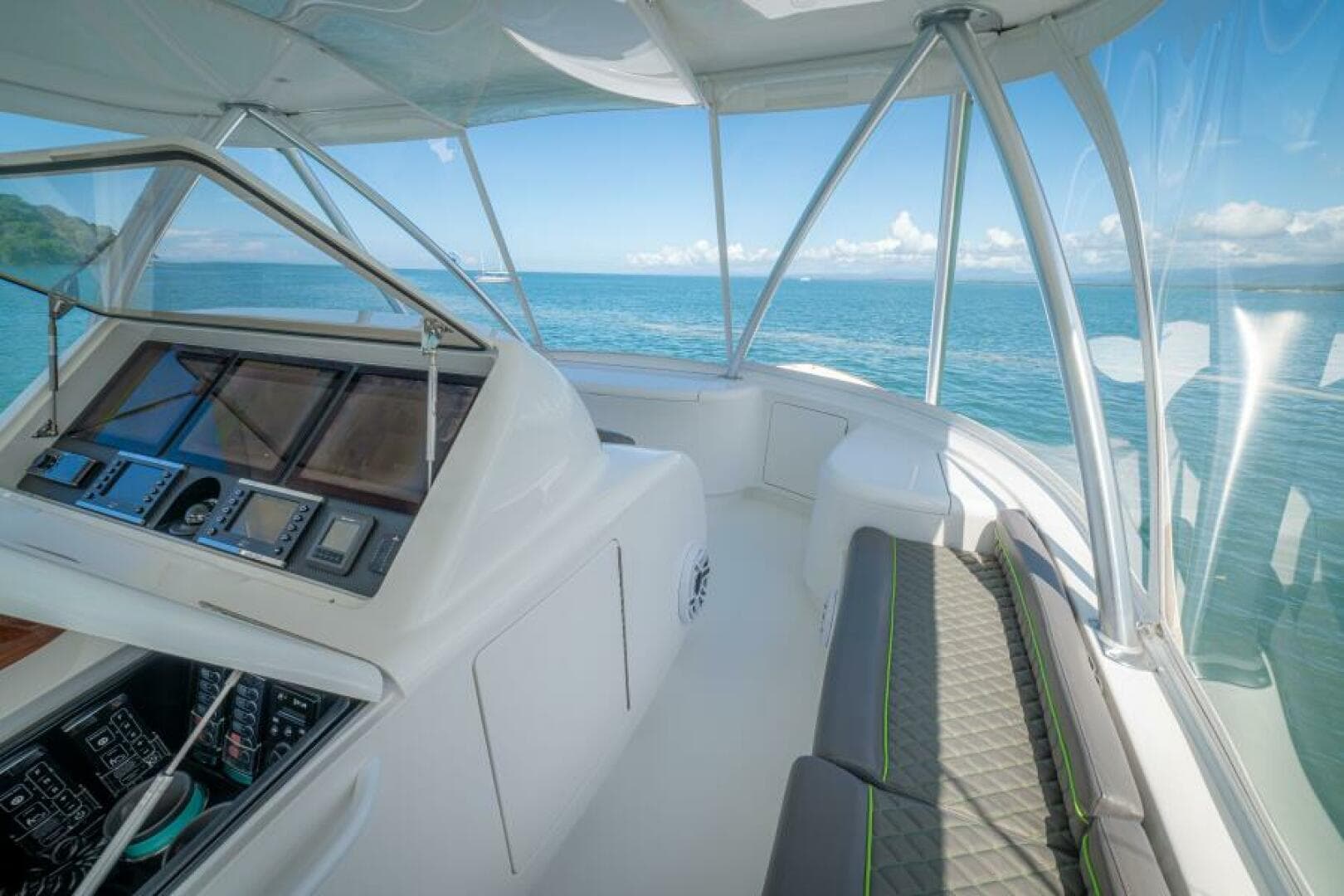 2017 Viking 62 Convertible — photo 48