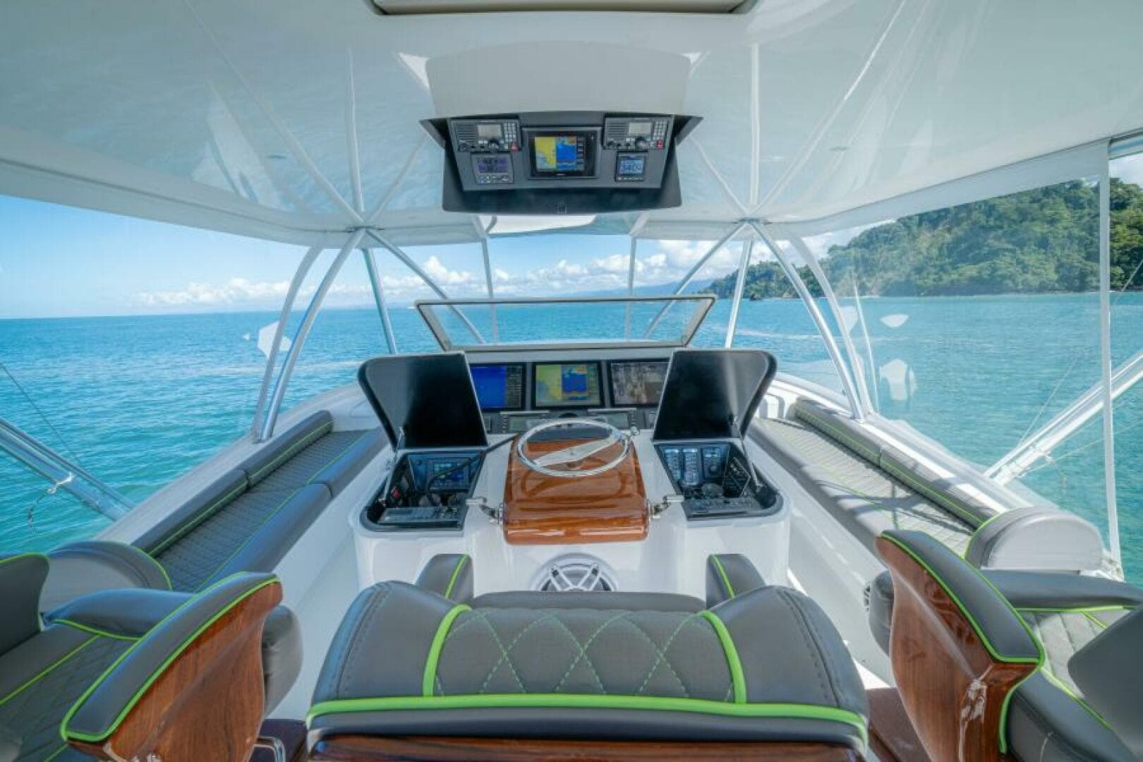 2017 Viking 62 Convertible — photo 2