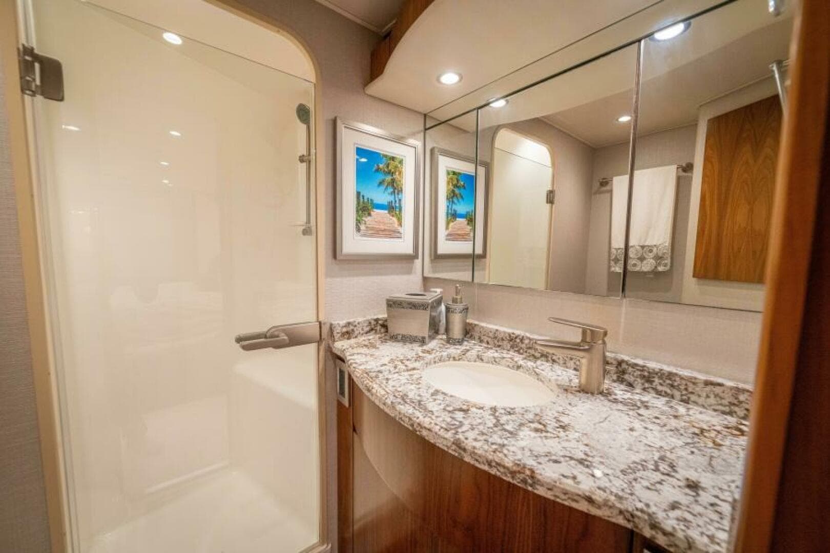 2017 Viking 62 Convertible — photo 19