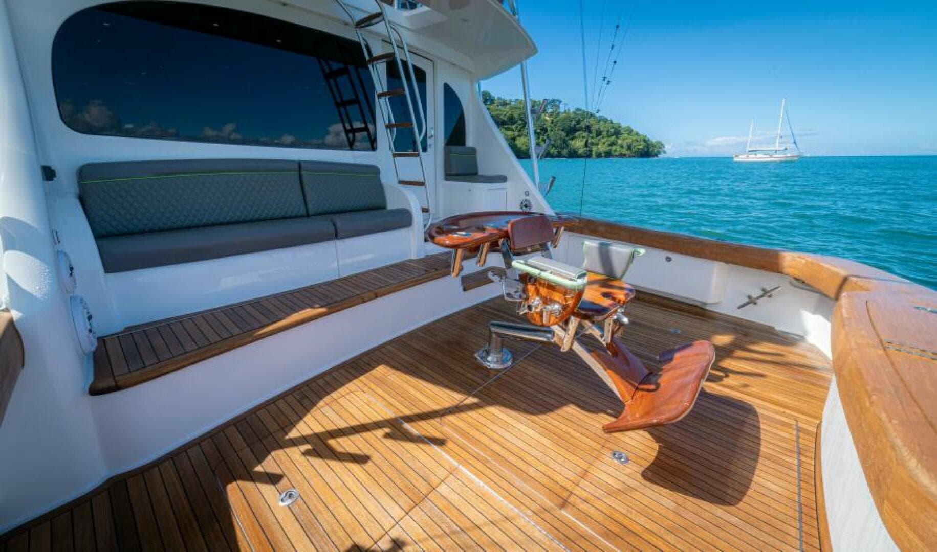 2017 Viking 62 Convertible — photo 32