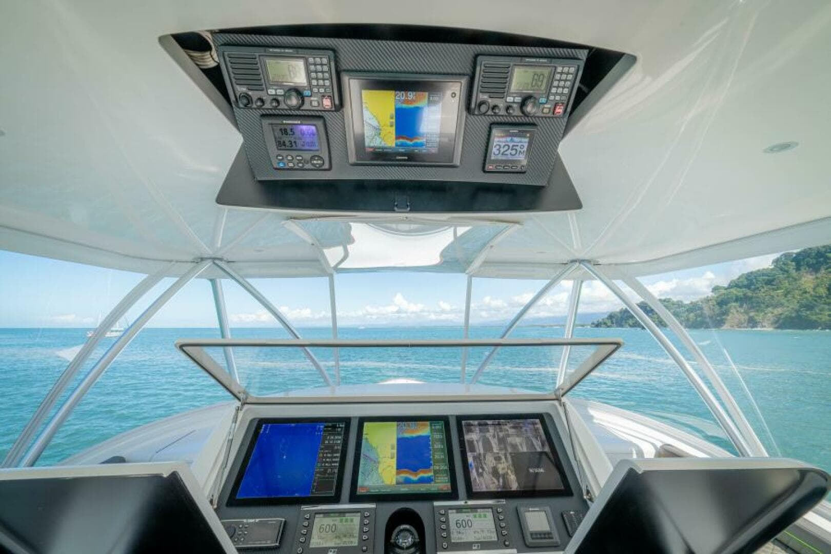 2017 Viking 62 Convertible — photo 45