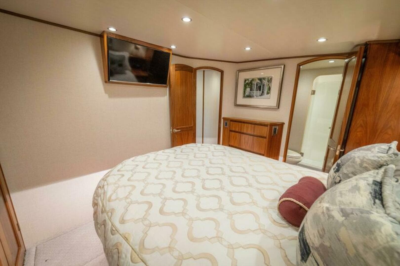 2017 Viking 62 Convertible — photo 17