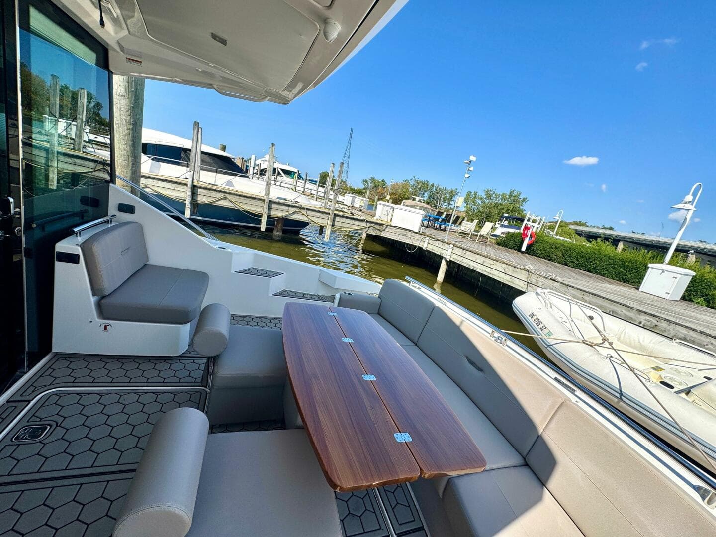 2017 Tiara Yachts 53 Coupe — photo 11