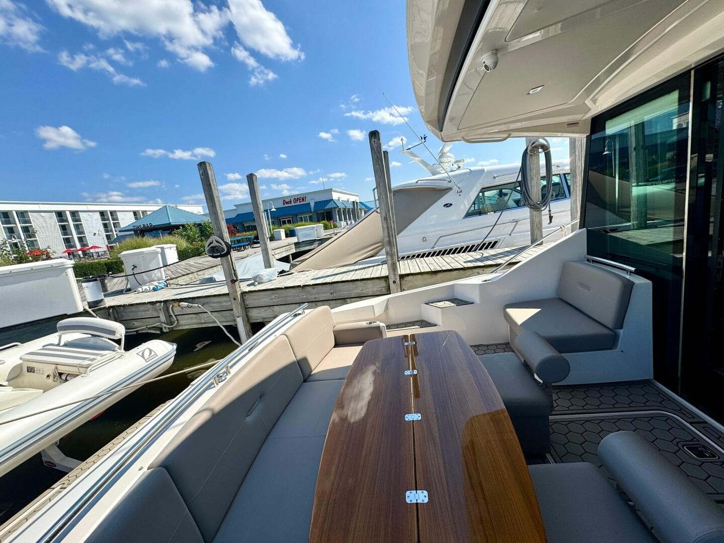 2017 Tiara Yachts 53 Coupe — photo 10