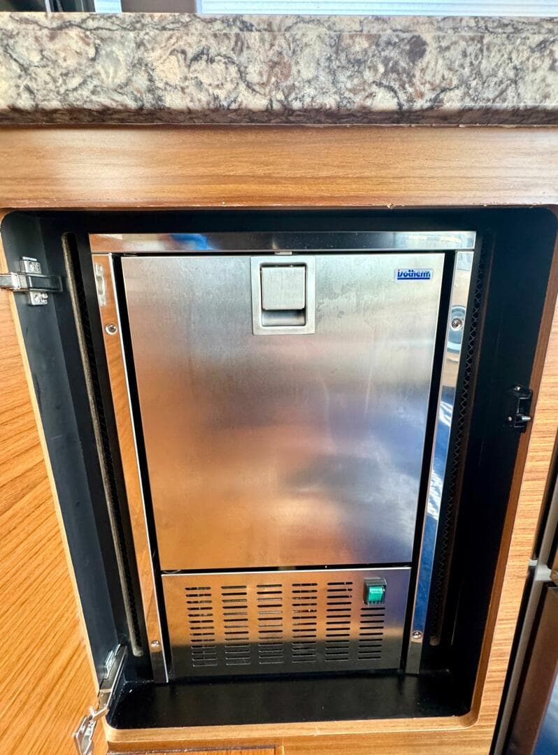 2017 Tiara Yachts 53 Coupe — photo 42