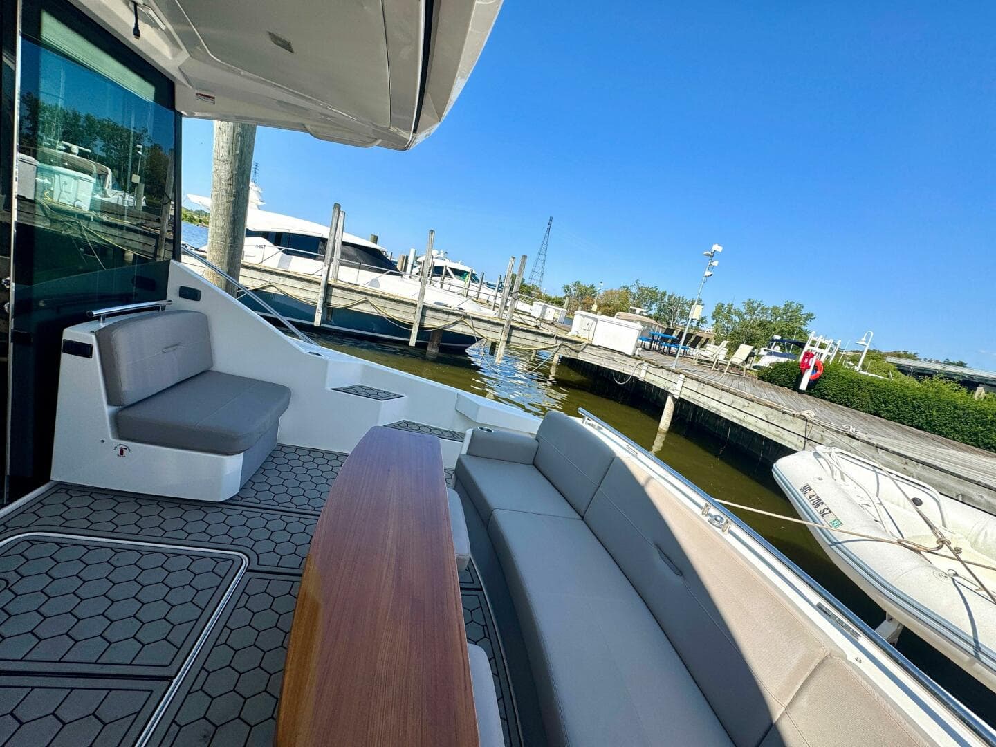 2017 Tiara Yachts 53 Coupe — photo 12
