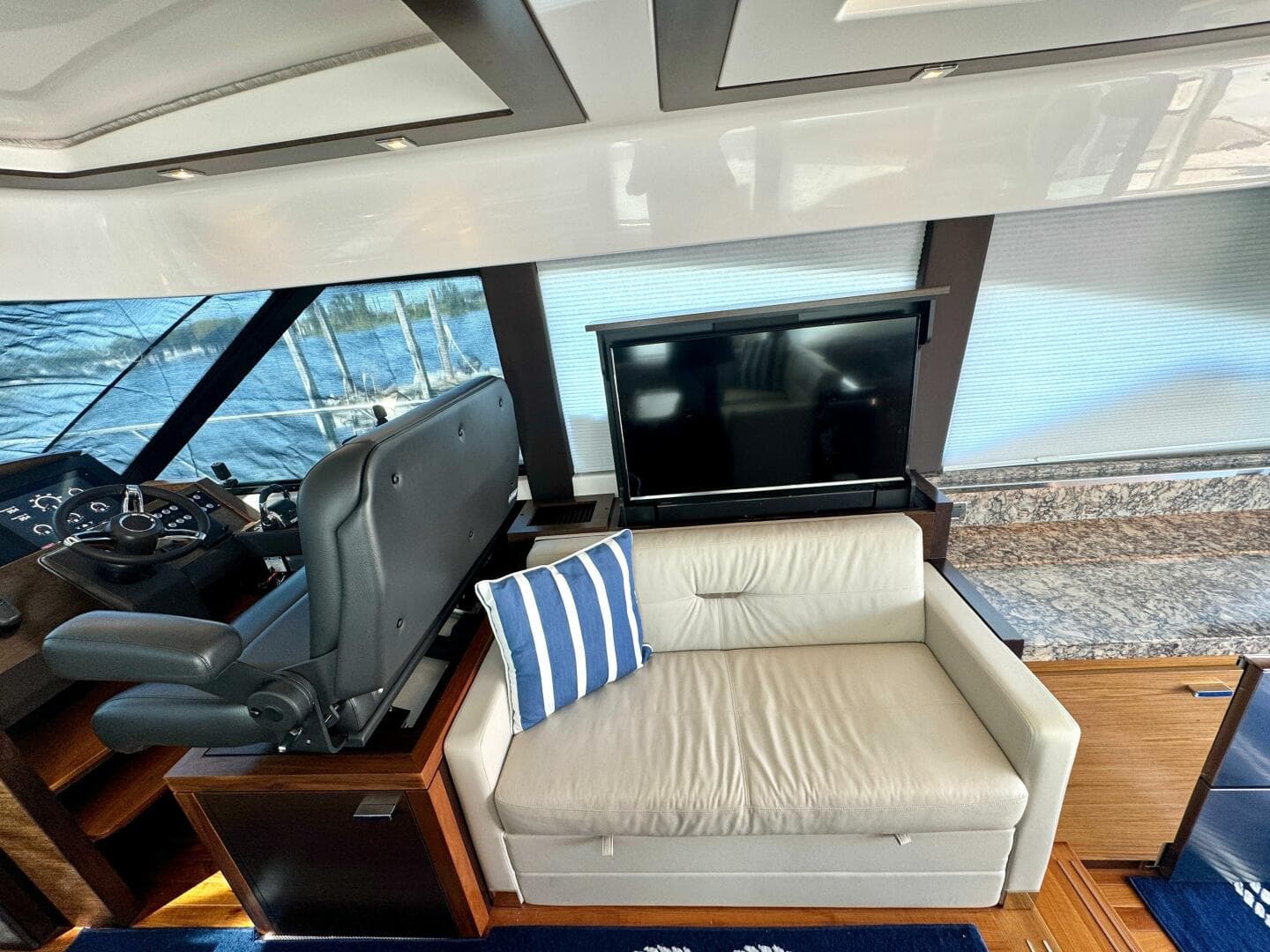 2017 Tiara Yachts 53 Coupe — photo 31